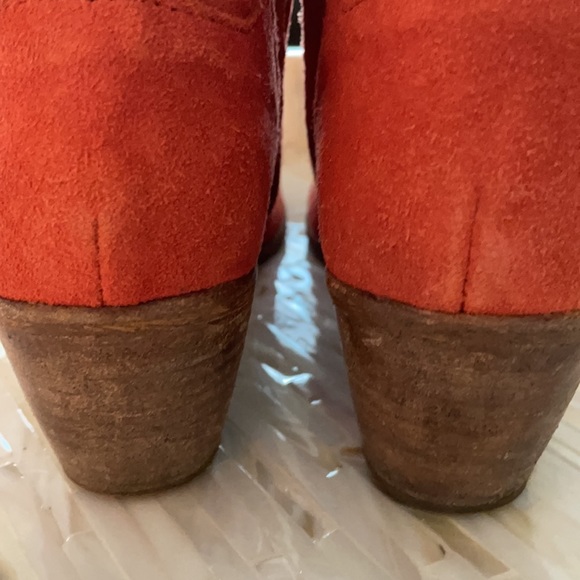 MATISSE rust/orange block heel side buckle suede bootie size 6.5 - Picture 4 of 12